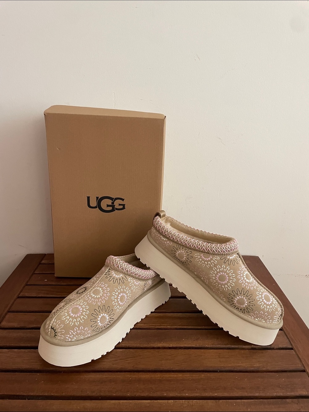 UGG Tazz Sun Stitch Slippers Mustard Seed USA Women Size 8/UK 6/EU 39